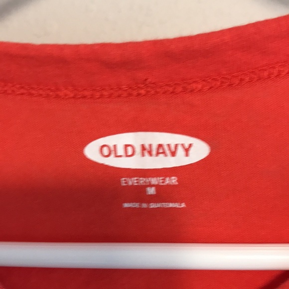old navy cali t-shirt - Picture 4 of 4